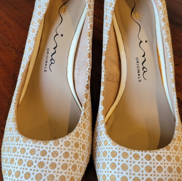 Shoes - Picture 5 of 8